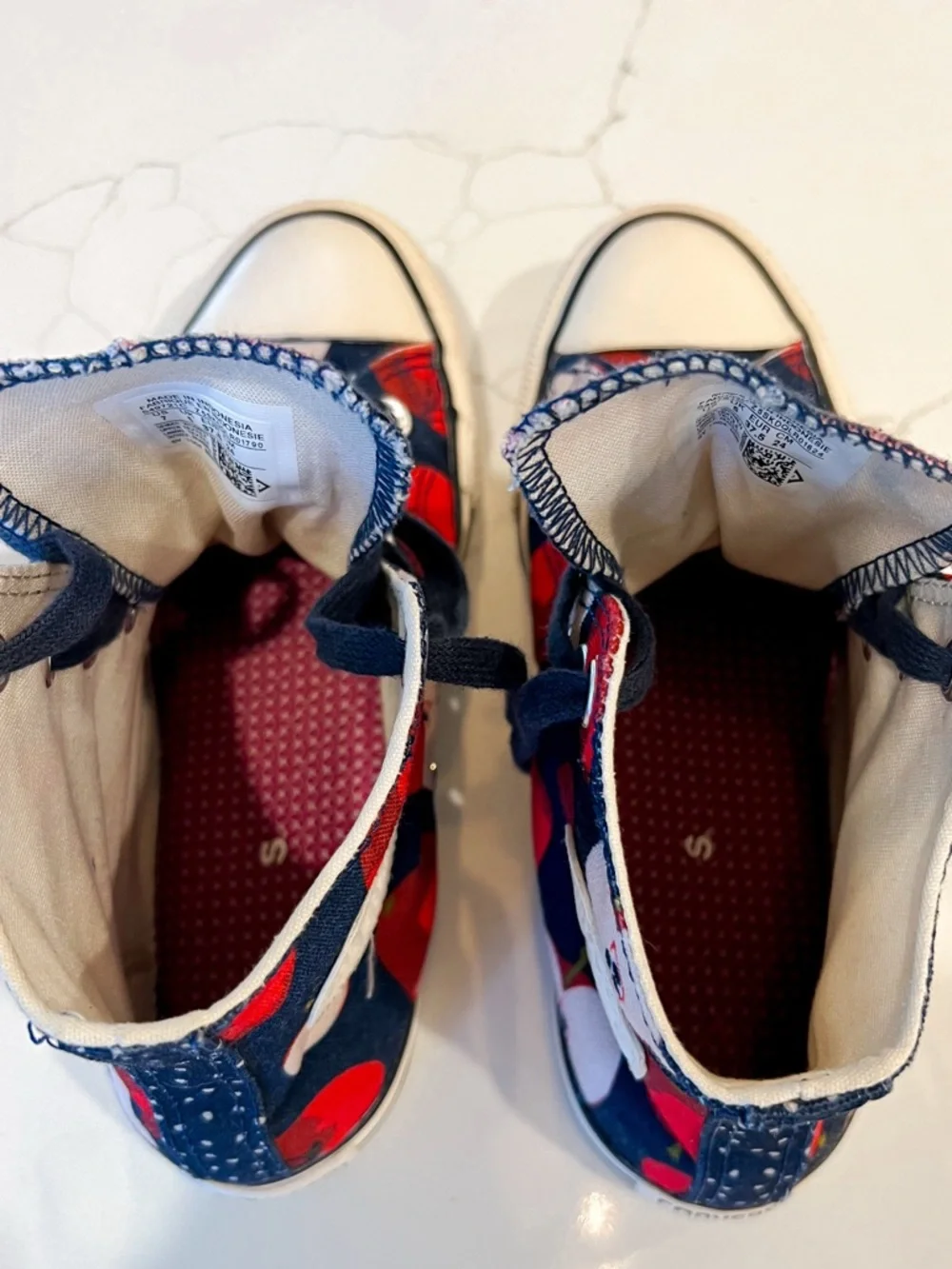 Converse Chuck Taylor All Star Apple Print Red Blue High Top Sneakers Womens 7 - Picture 11 of 14